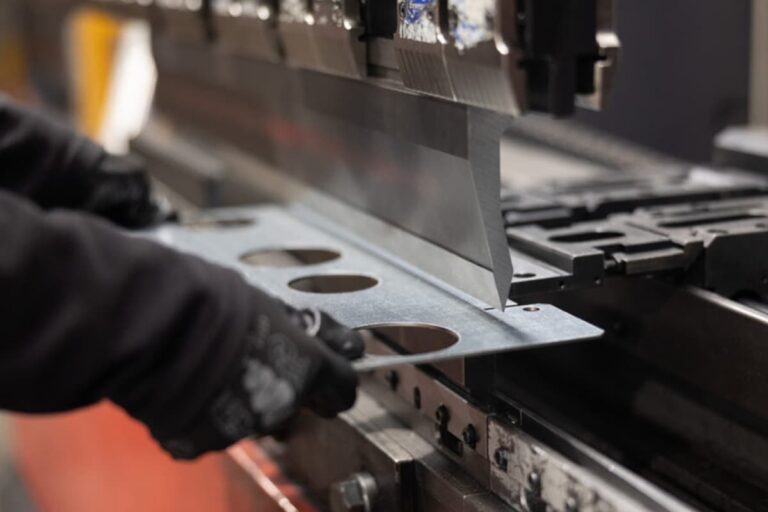 The Zero-Defect Press Brake Guide: Why Elite Operators Spend More Time ...