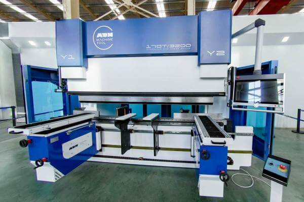 6. 유압 동기식 CNC 프레스 브레이크 WAD-170T-3200