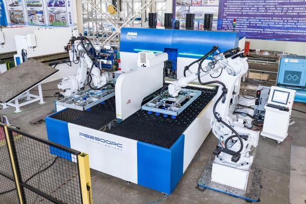 로봇 적재 및 하역 기능이 있는 ADH 패널 벤더 (PB-A2610)