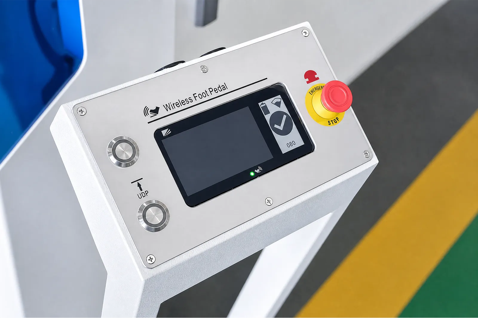 Unità di controllo macchina wireless con display e pulsante di arresto di emergenza