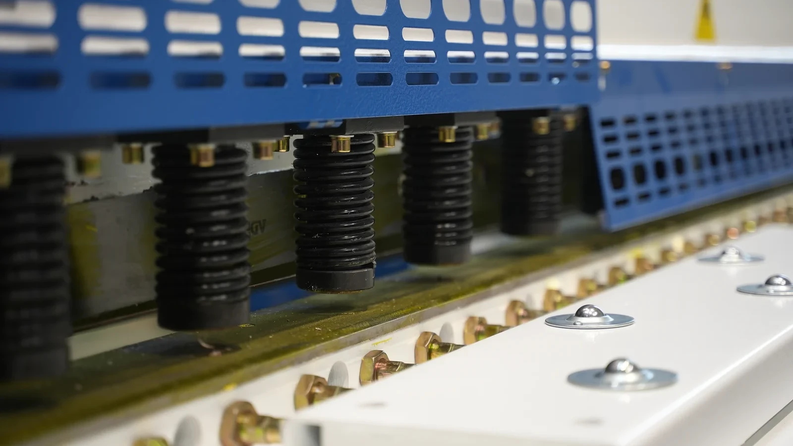 Manutenzione della cesoia: controlli, programma e qualità del taglio